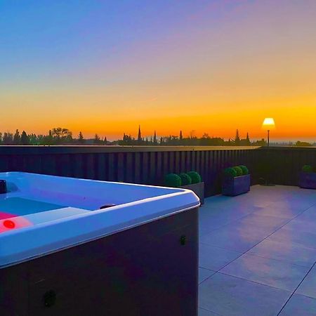 Saint Remy De Provence Roof Top Avec Jacuzzi Exterior photo